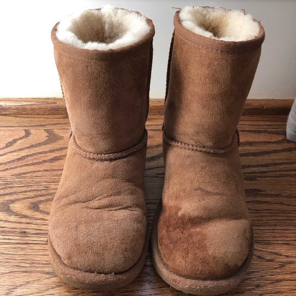 UGG Kids Classic II/ Chestnut/ Size 2